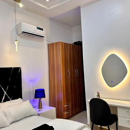 Urban Retreat Luxury Shortlet Apartment Lekki Ajah Lagos With Pool And Gym 외부 사진