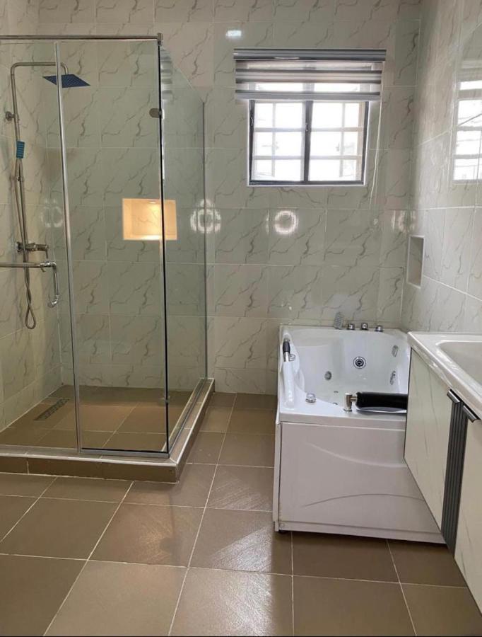 Urban Retreat Luxury Shortlet Apartment Lekki Ajah Lagos With Pool And Gym 외부 사진