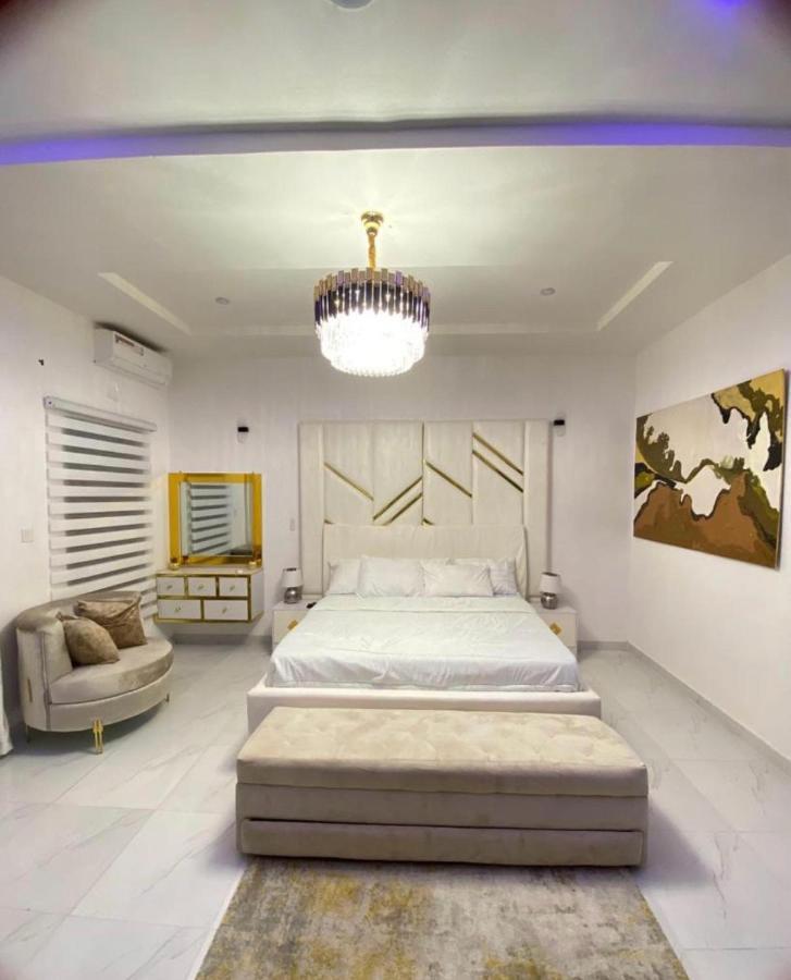Urban Retreat Luxury Shortlet Apartment Lekki Ajah Lagos With Pool And Gym 외부 사진