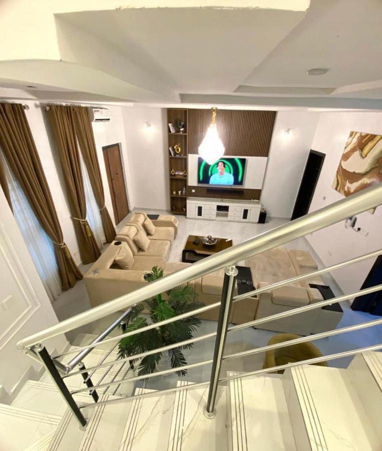 Urban Retreat Luxury Shortlet Apartment Lekki Ajah Lagos With Pool And Gym 외부 사진