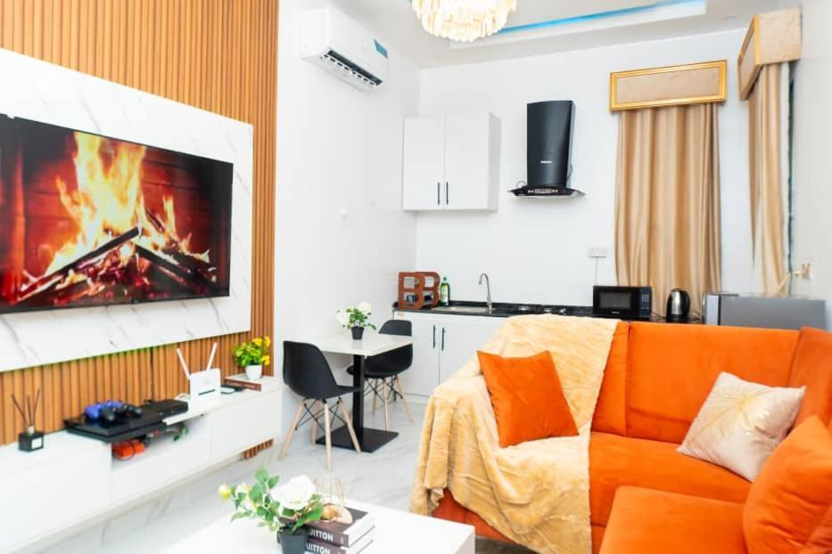 Urban Retreat Luxury Shortlet Apartment Lekki Ajah Lagos With Pool And Gym 외부 사진