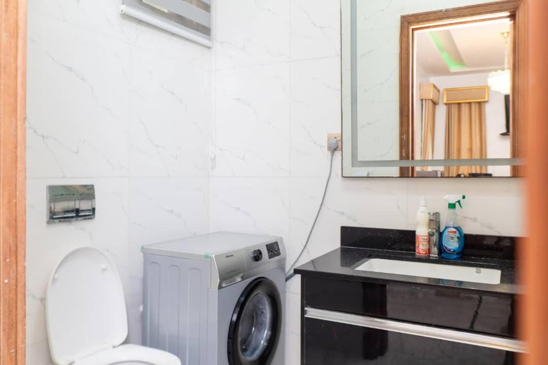 Urban Retreat Luxury Shortlet Apartment Lekki Ajah Lagos With Pool And Gym 외부 사진