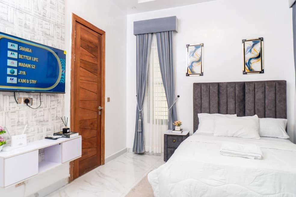 Urban Retreat Luxury Shortlet Apartment Lekki Ajah Lagos With Pool And Gym 외부 사진
