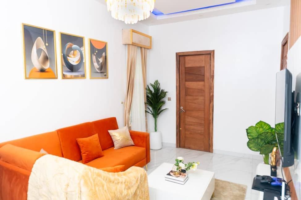 Urban Retreat Luxury Shortlet Apartment Lekki Ajah Lagos With Pool And Gym 외부 사진